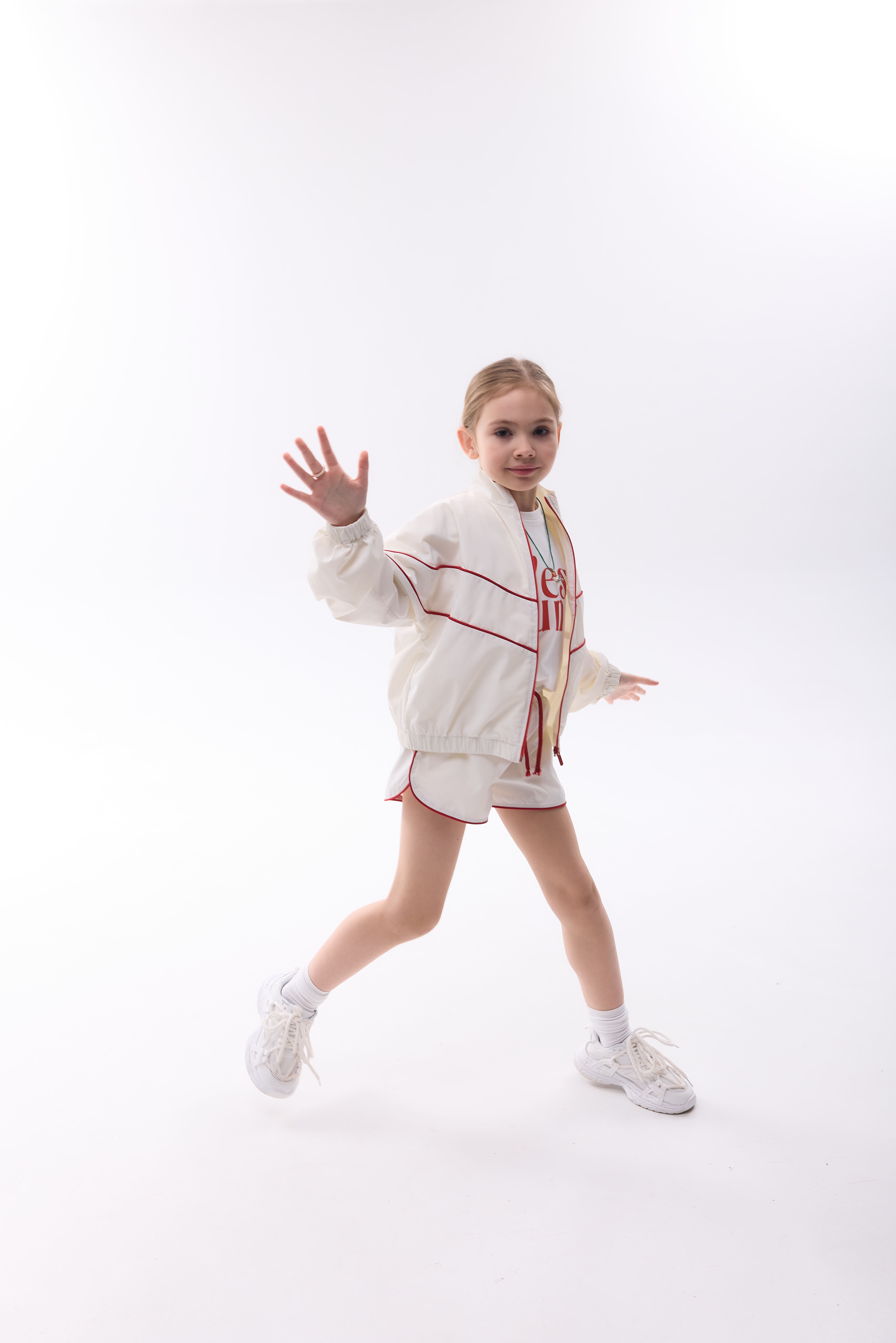 Легкий бомбер з плащівки GIRL молочний  